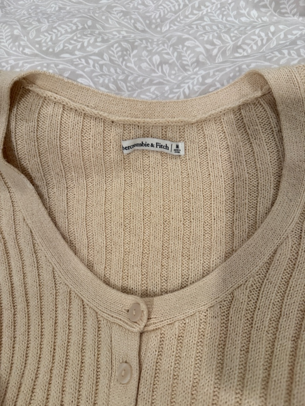 Abercrombie & Fitch Ribbed Cropped Button-Front Cardigan - Beige - Picture 2 of 3
